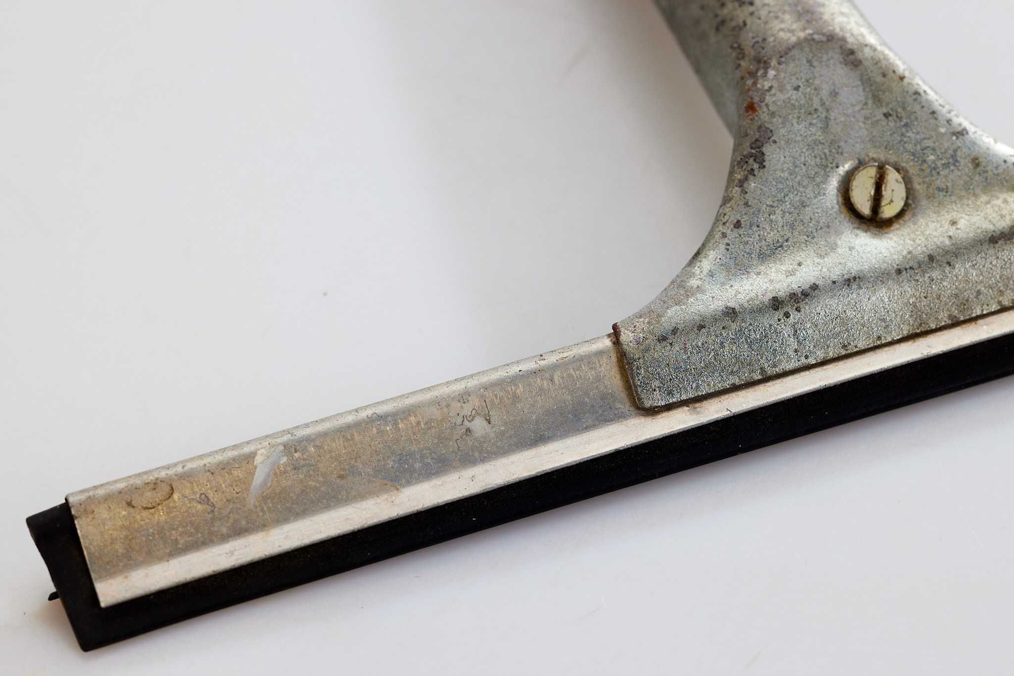 metalowa ściągaczka do szyb 25cm do oprawienia zatknięcia na kij