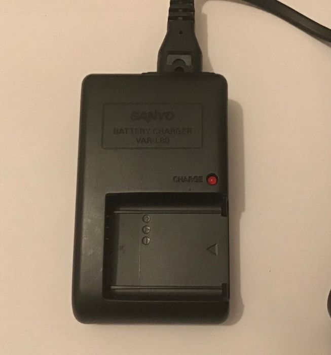 Carregador Sanyo VAR-L80