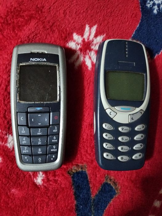 Telefony sprawne i uszkodzone
