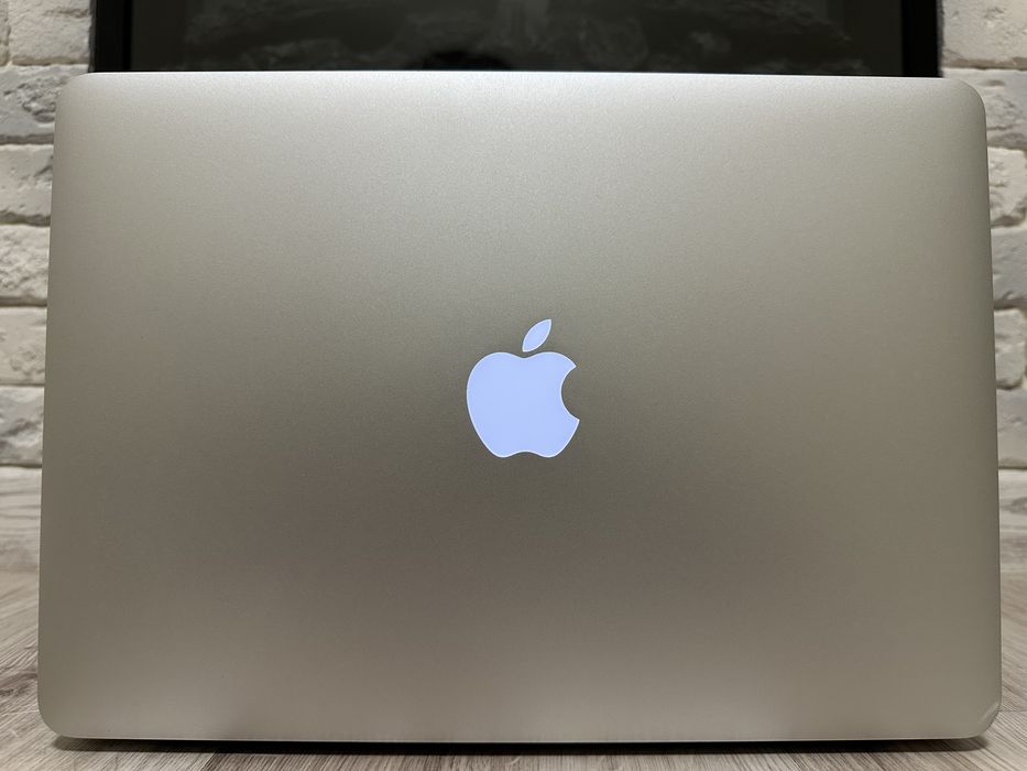 Продам Macbook Air 13" 2017 8/128