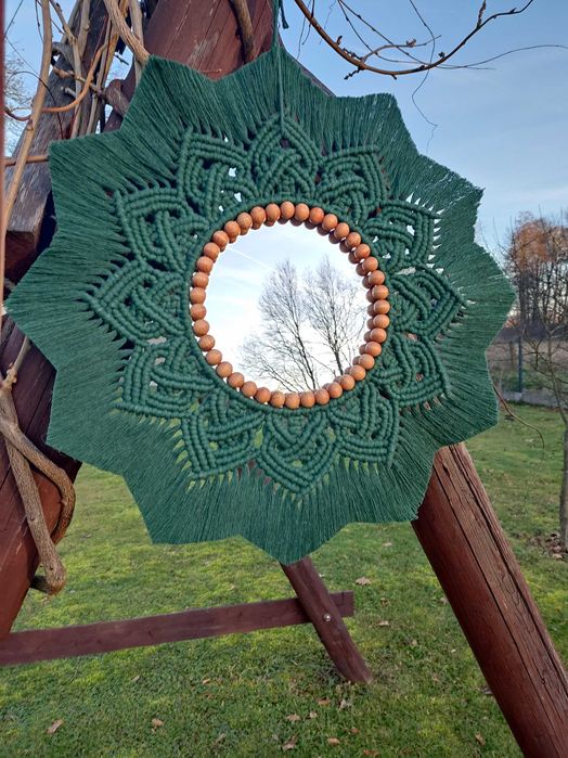 Lustro Boho w kolorze butelkowej zieleni