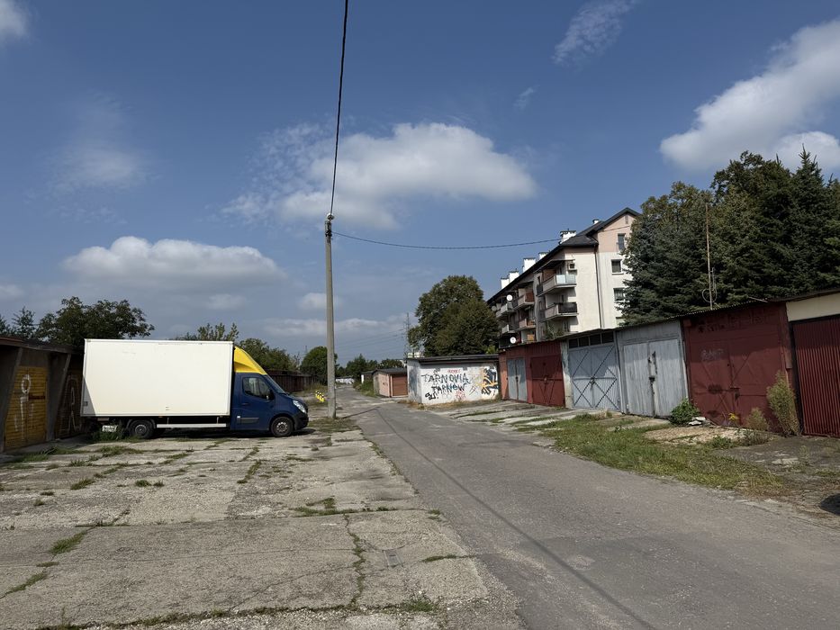 Sprzedam garaż murowany Tarnów Rolnicza Woda Prąd Kanał Pełna Własność
