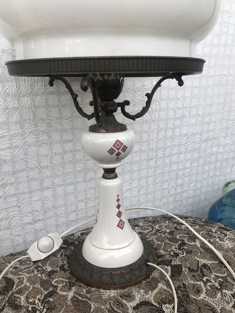 Продам светильник настольный.