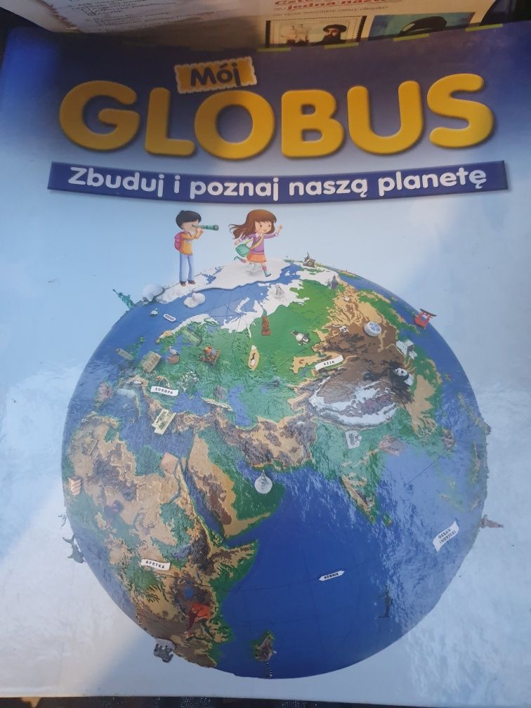 Bardzo Duży  globus plus gazetki