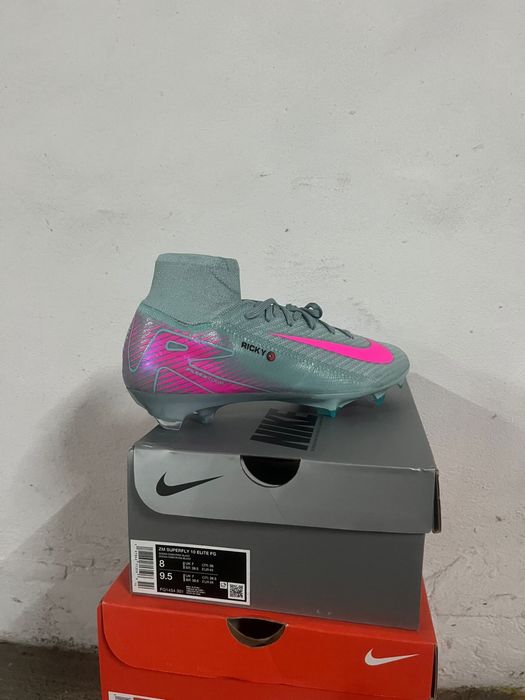 Vendo botas de futebol Nike novas