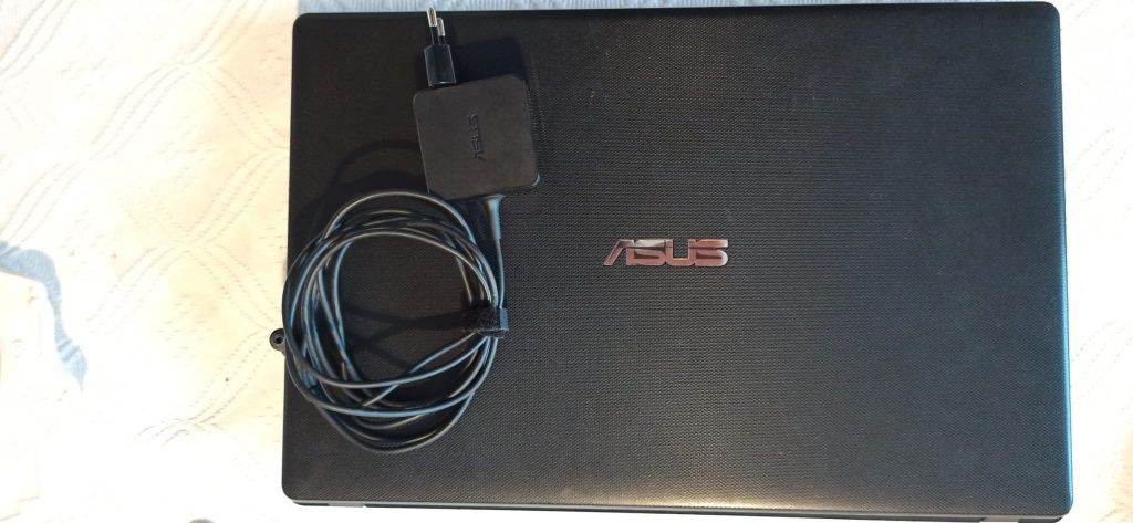 Laptop Asus X551M