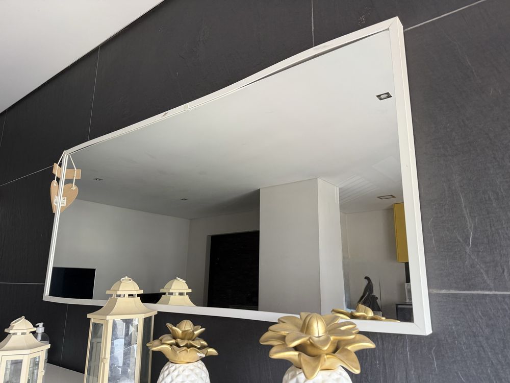 Mesa e cadeiras + aparador e espelho de sala