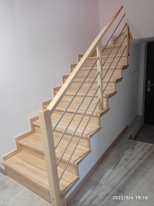 Schody Drewniane – Naturalne Piękno w Twoim Domu!