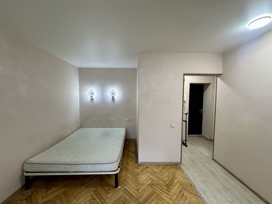 Продам 1 к кв в сталінці  Багговутівська Центр Світло не вимикають!