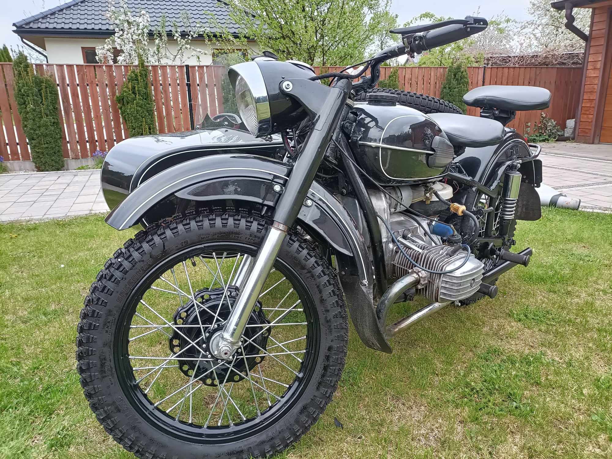 Ural 650 z koszem i  biegiem wstecznym