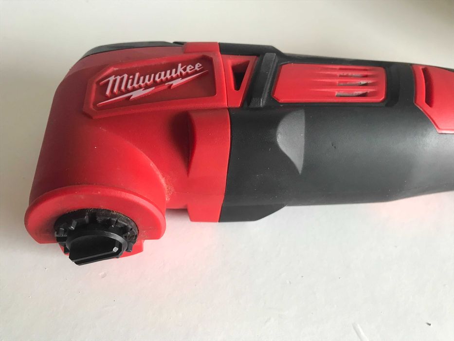 Багатофункціональний інструмент Milwaukee M18 BMT,реноватор з Англії