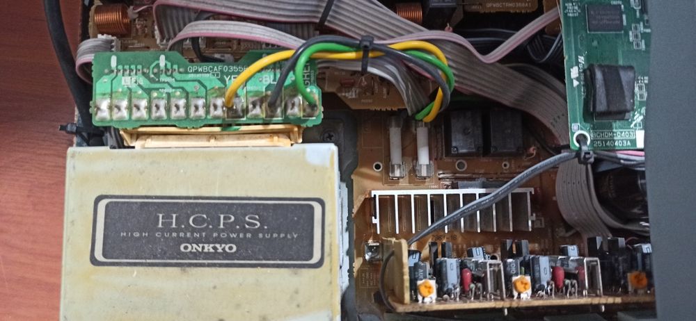 Ресивер Onkyo TX-SR608 на деталі