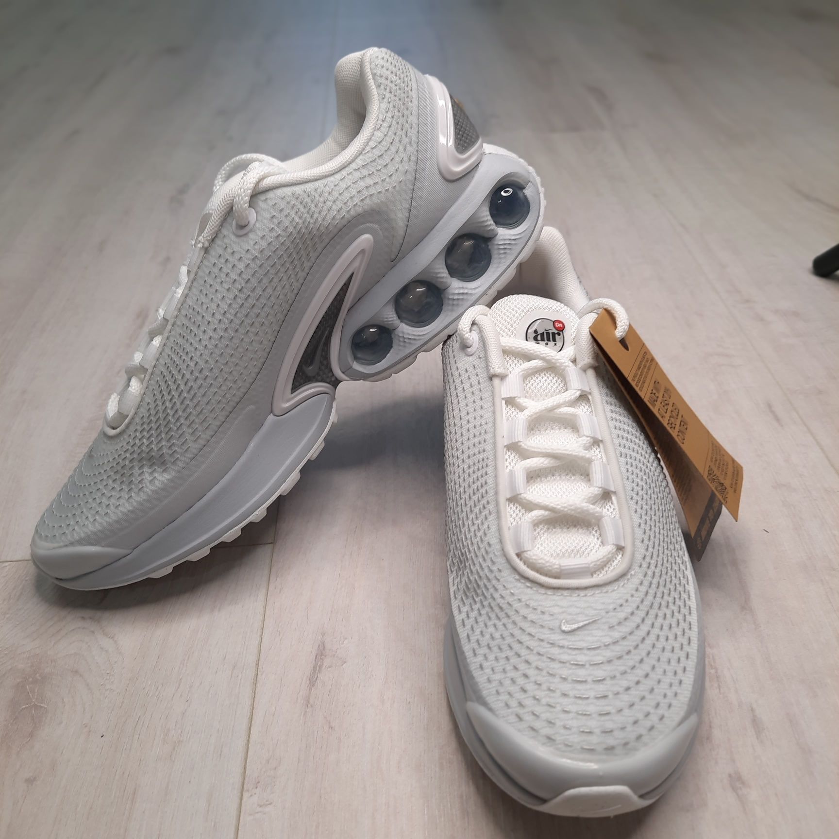 Оригінальні жіночі кросівки NIKE W AIR MAX DN FJ3145-100

9