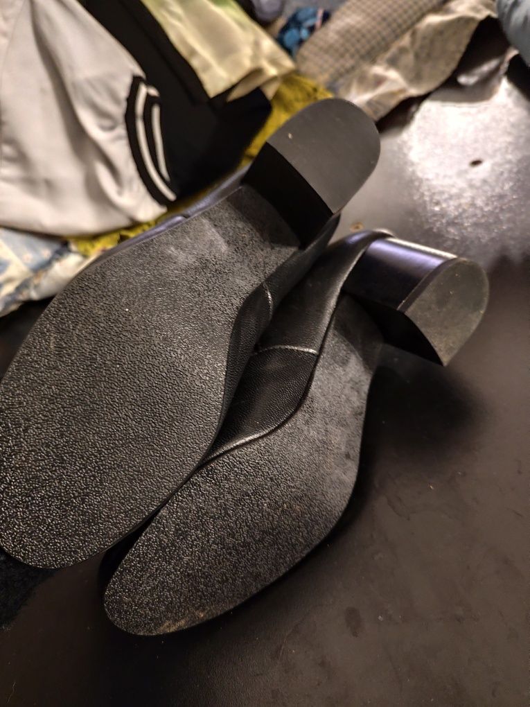 Sapatos pretos com estampa