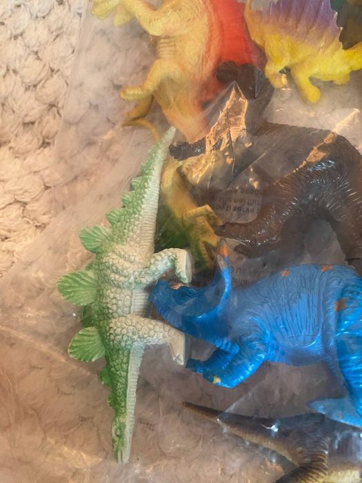 Дитячі іграшки динозаври