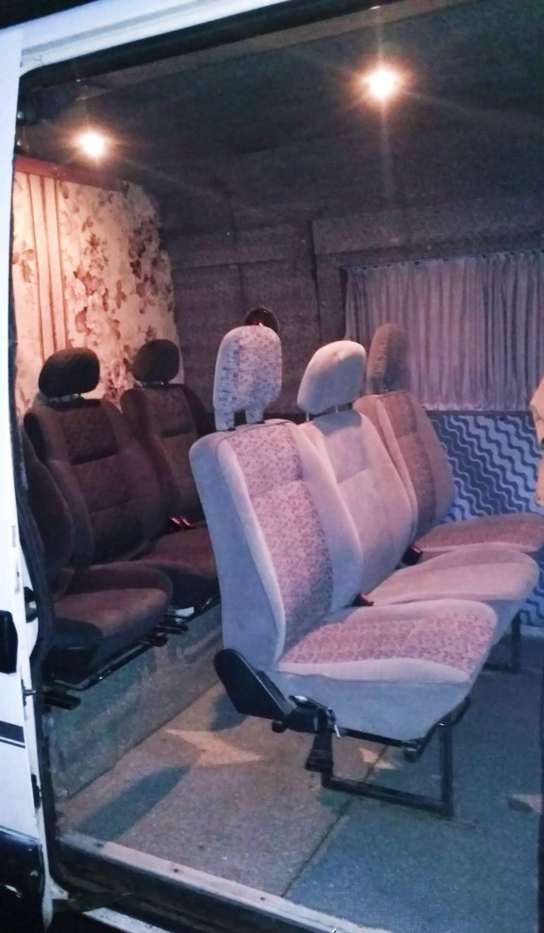 Ряд сидінь сидений сидушек бус мікроавтобус