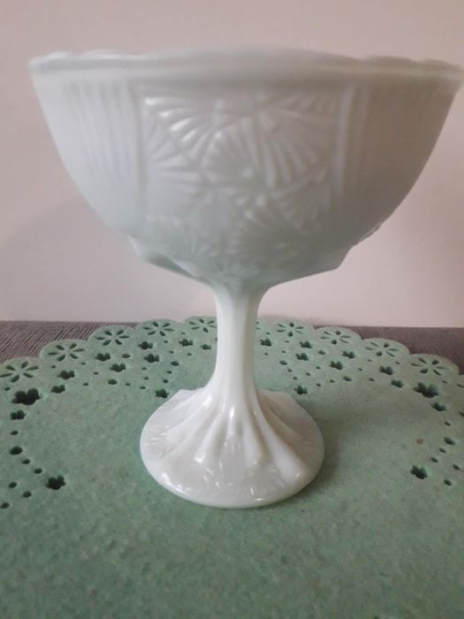 Cukiernica pucharek wachlarze biel lattimo Ząbkowice