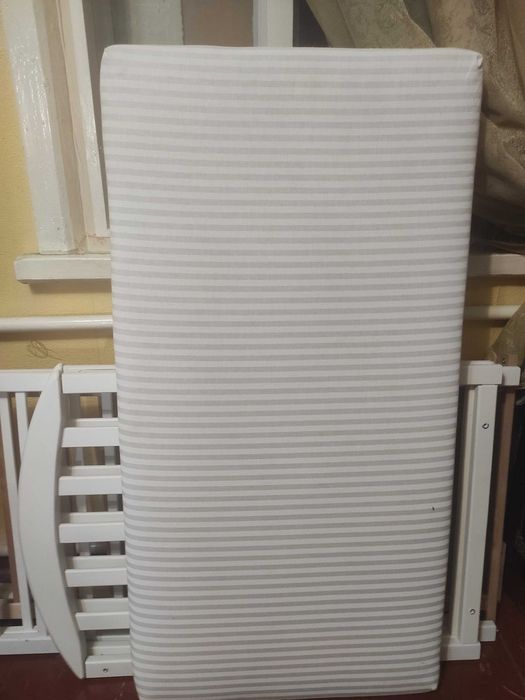 Дитяча кроватка-маятник