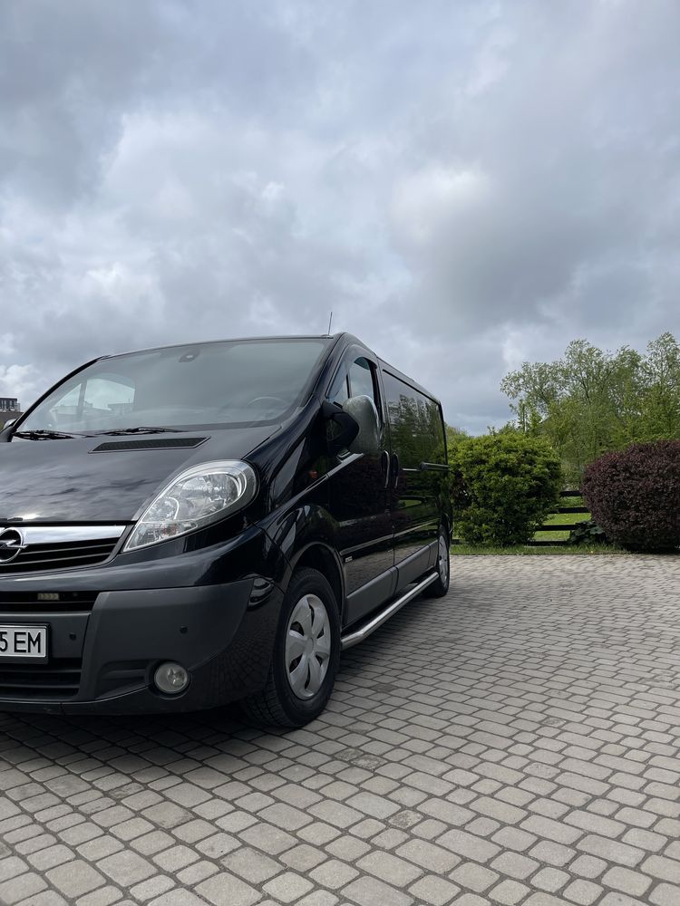 Опель віваро opel vivaro 2011