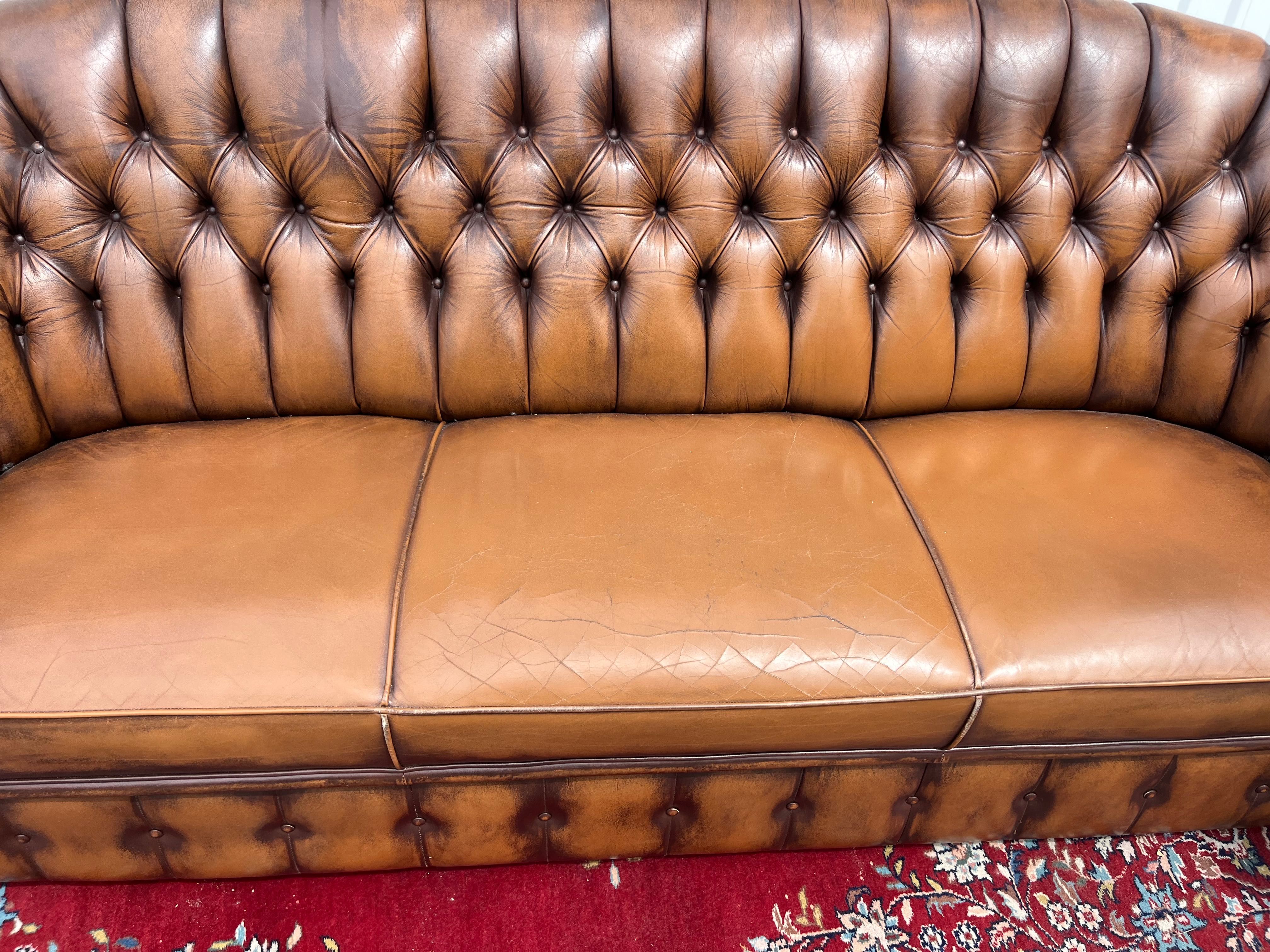 Komplet wypoczynkowy Chesterfield .