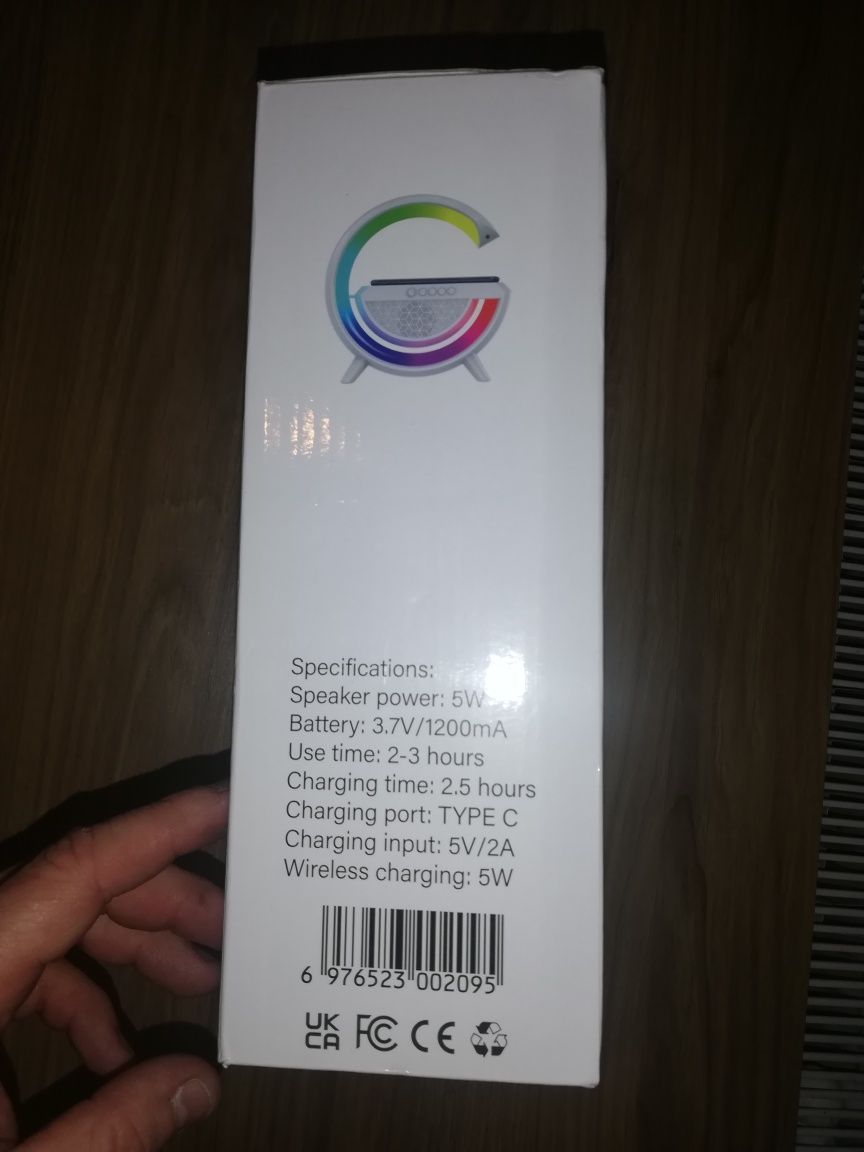 Głośnik bluetooth z funkcja radia iładowania bezprzewodowego
