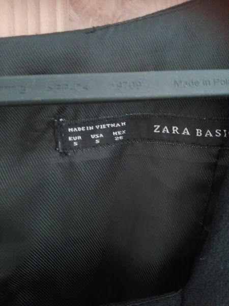 ZARA -czarna sukienka z baskinką r.36 do pracy