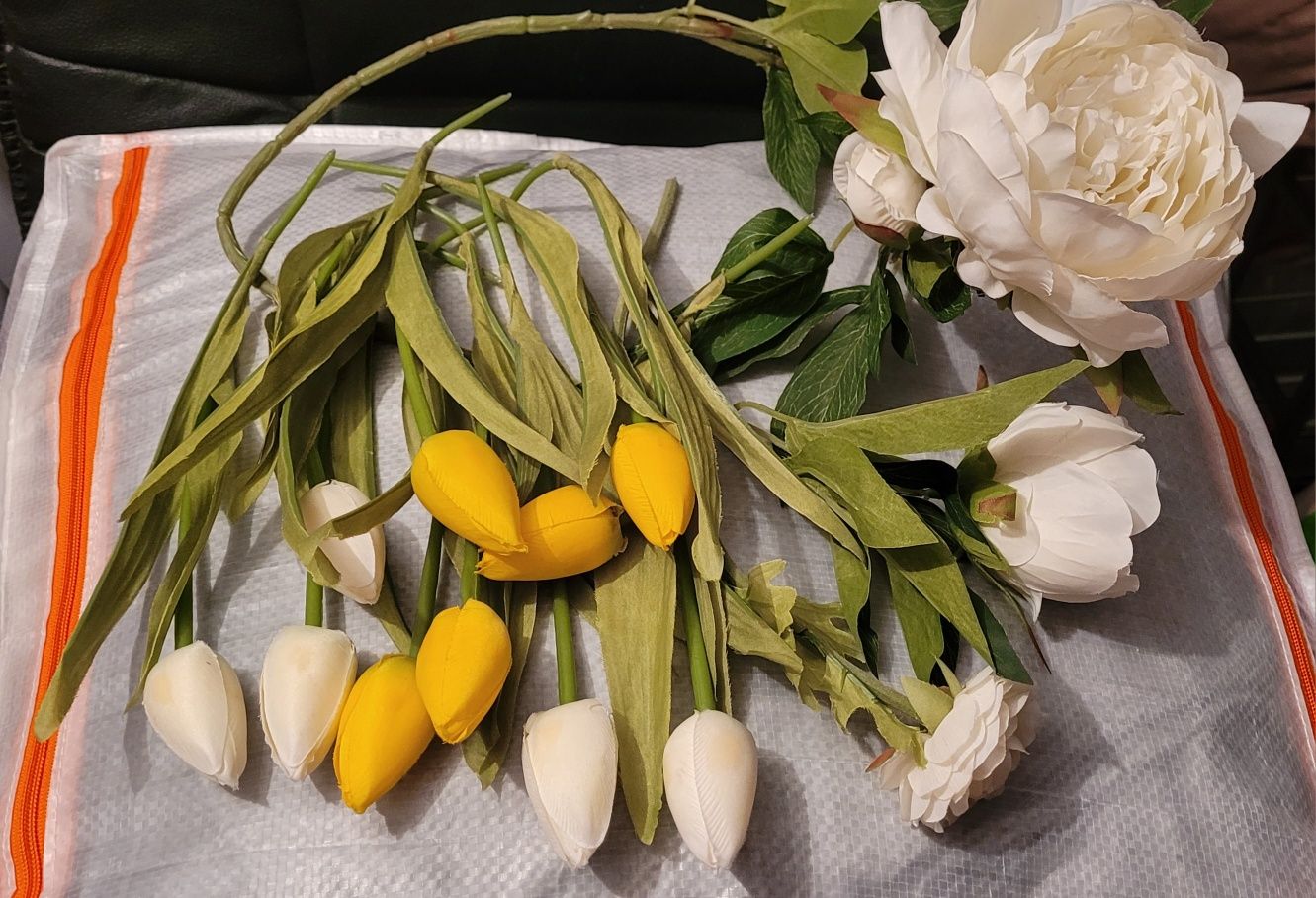 Conjunto de flores artificiais