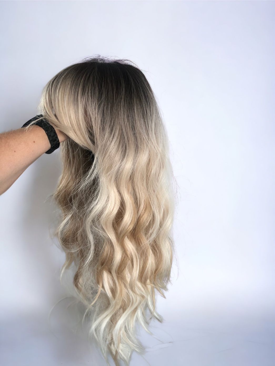 Peruka blond ombre, długie falowane włosy z grzywką