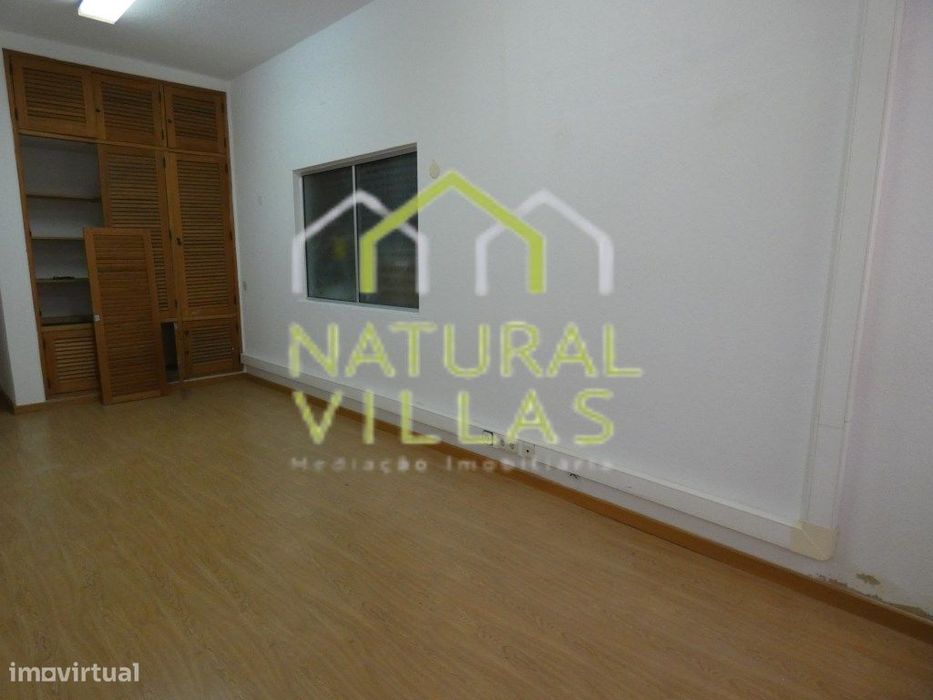 Gabinete nas proximidades do Aeroporto de Faro