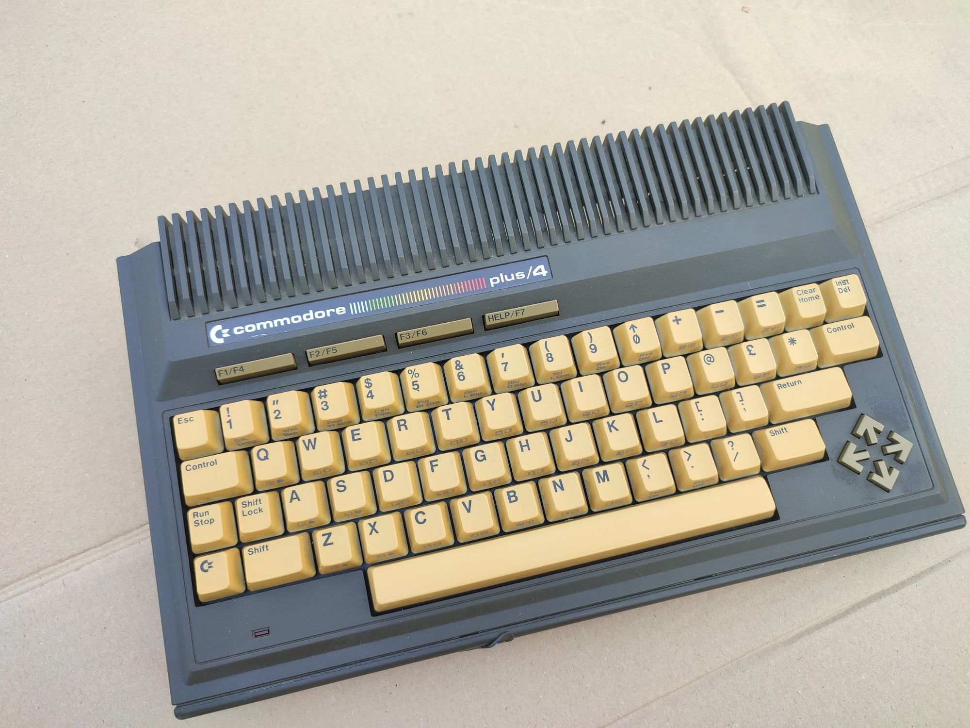 Commodore PLUS 4 z zasilaczem