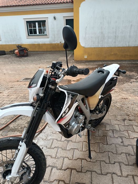 AJP 125 Supermotard