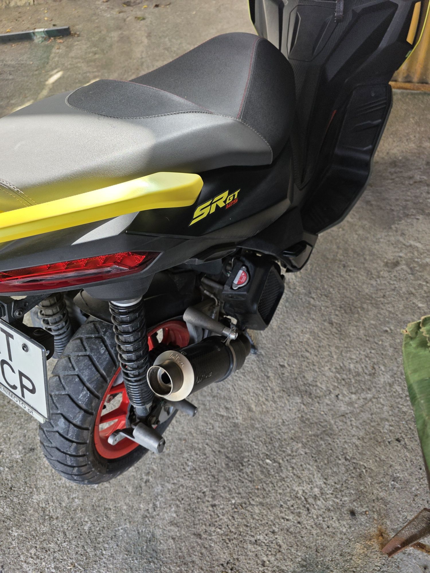 Vendo noto aprilia  mpor motivos de saude e uma 125 sr gt