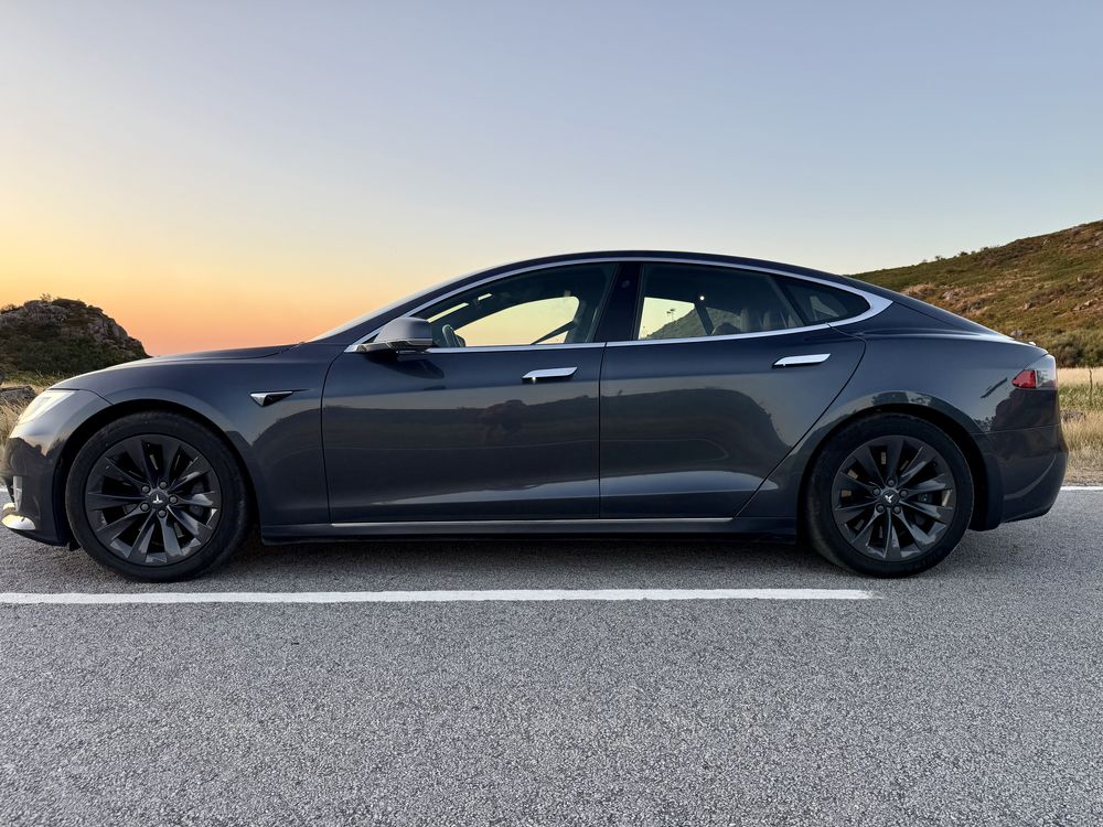 Tesla Model S Dual Motor 525cv - 2018/12 c Garantia