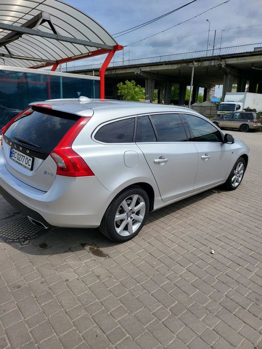 Volvo V60 2016 2.0. Бензин