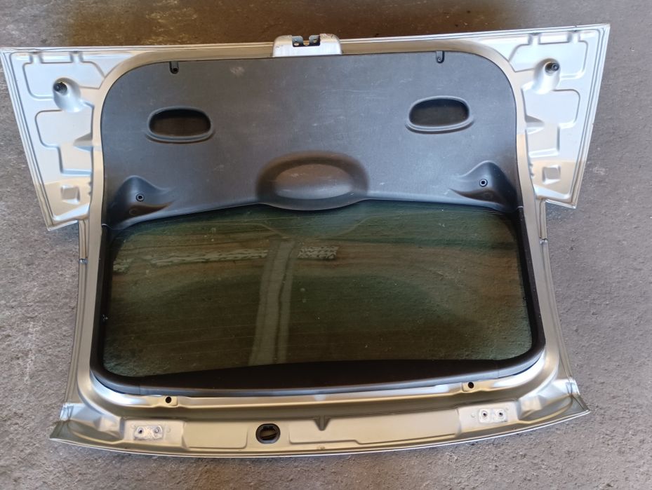Tampa da mala Ford Focus do ano 2002