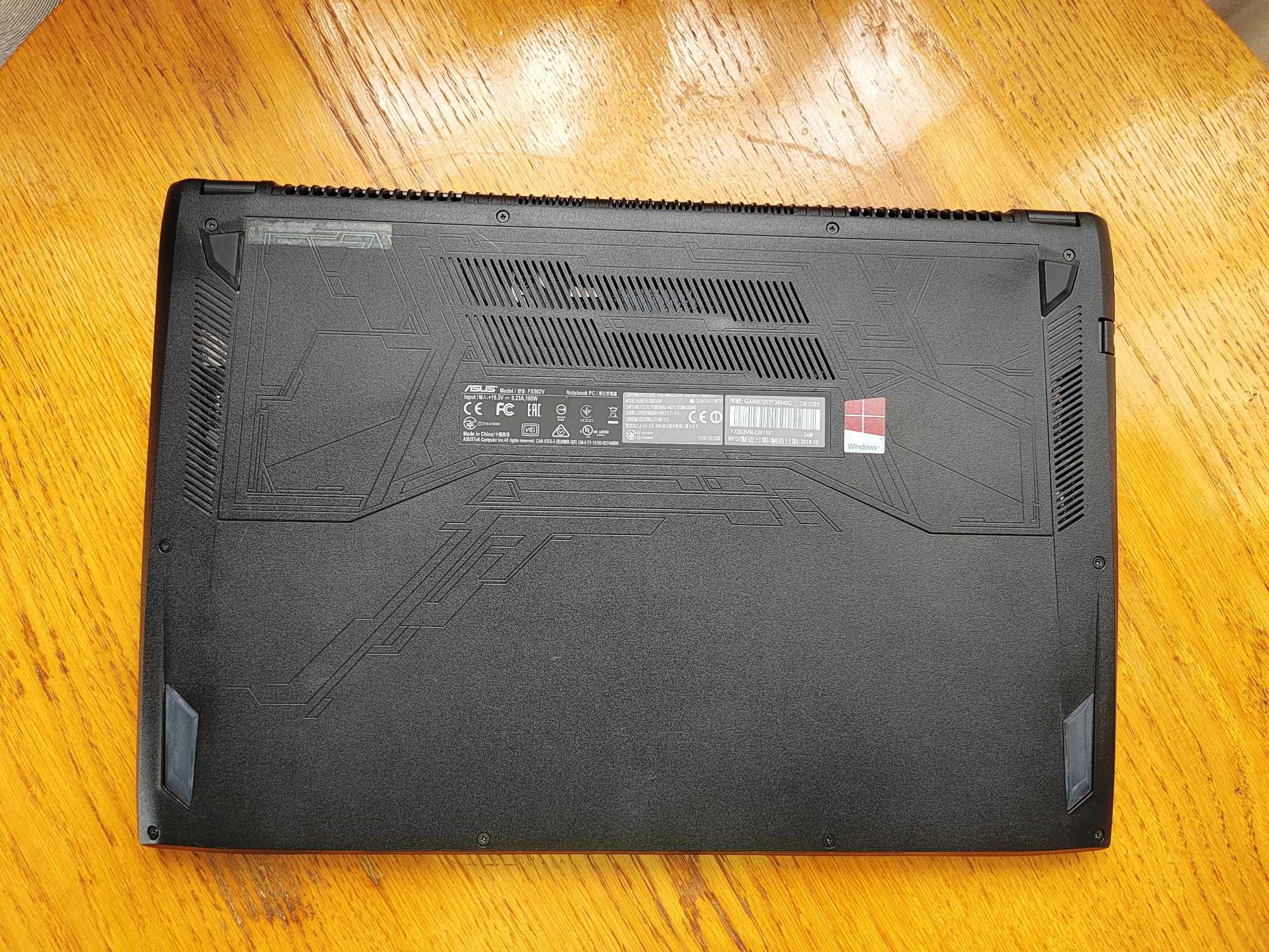 Asus Rog Srtix GL502VML - 15.6 Full HD/i7 6700HQ/GTX 1060/16 Ram/256