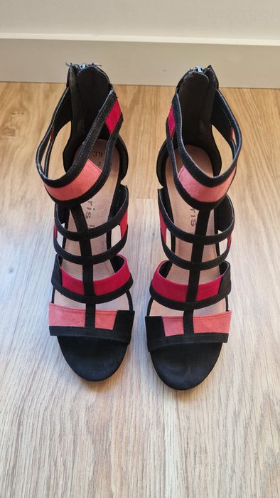 Sandálias Tamaris Pretas e Vermelhas 39 (novas)