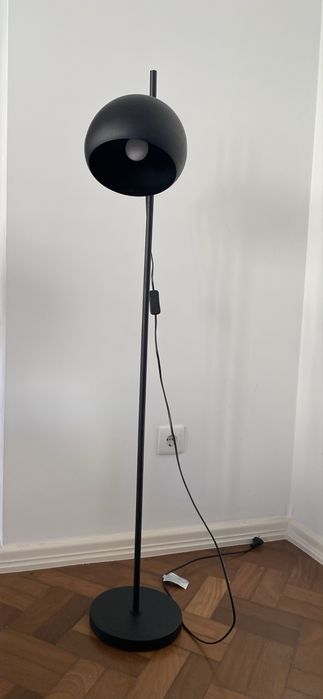 Candeeiro de pé preto