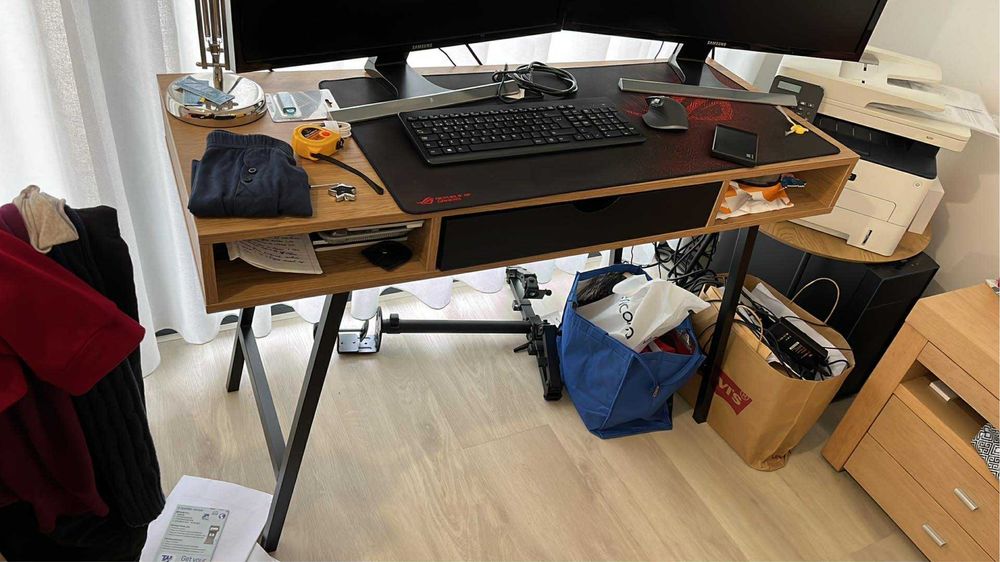 Movel TV IKEA / Sofá / Secretária / Candeeiros