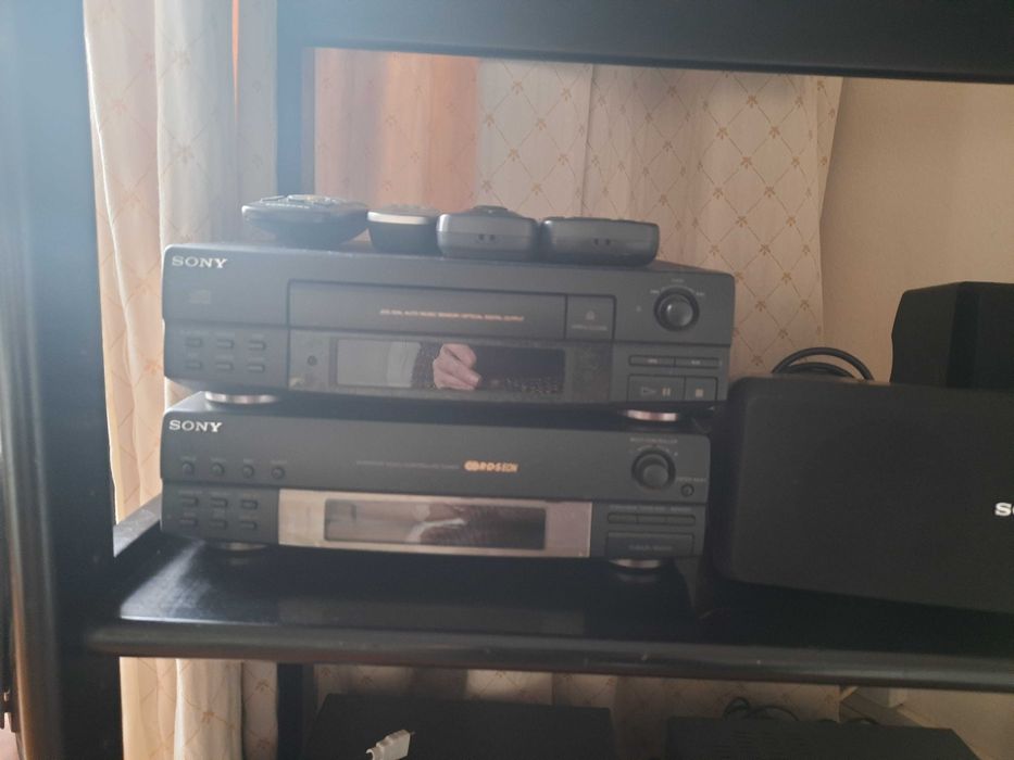 3 conjuntos de sistemas de áudio e vídeo Sony