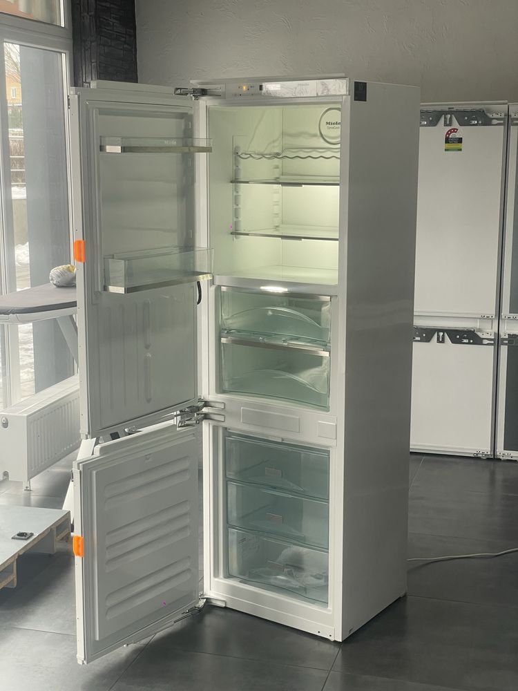 Вбудований Холодильник Miele KFN 37682 No Frost/BioFresh/Сенсорний!