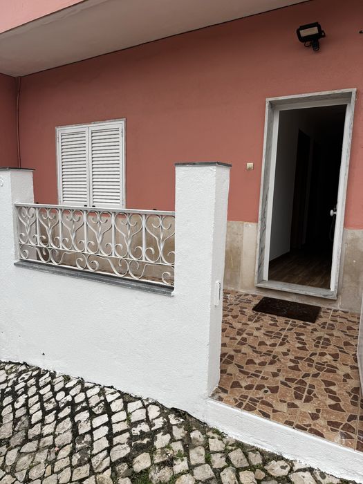 T3 c/ quintal Casal de Cambra