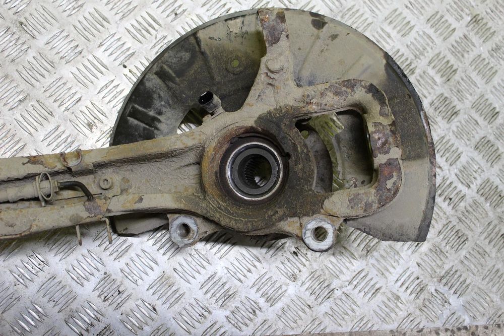 Ступиця Audi Q7 4L кулак цапфа передня права Ауді Кю7 4Л Ауди