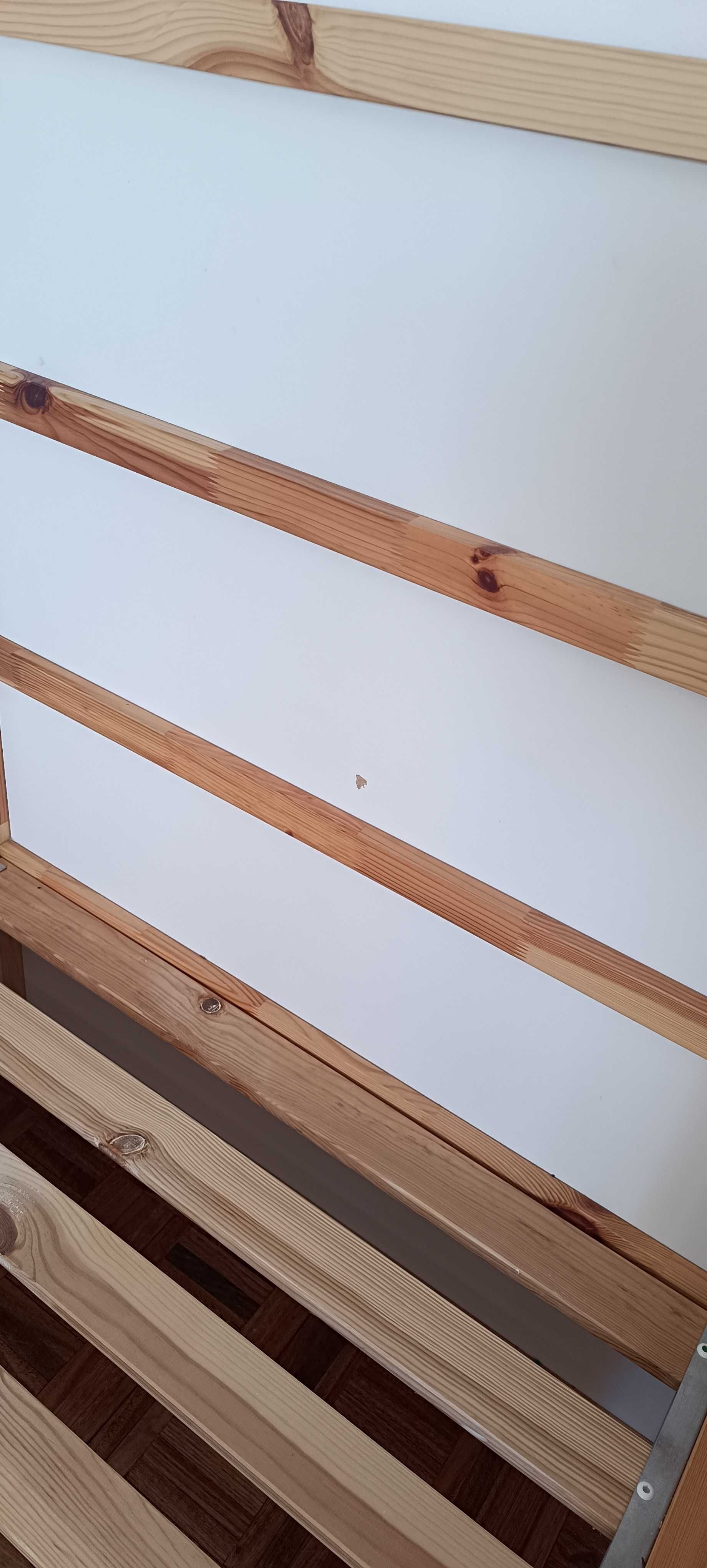 Cama de solteiro em bom estado