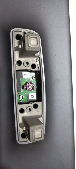 Центральний дисплей Tesla Model 3 монітор