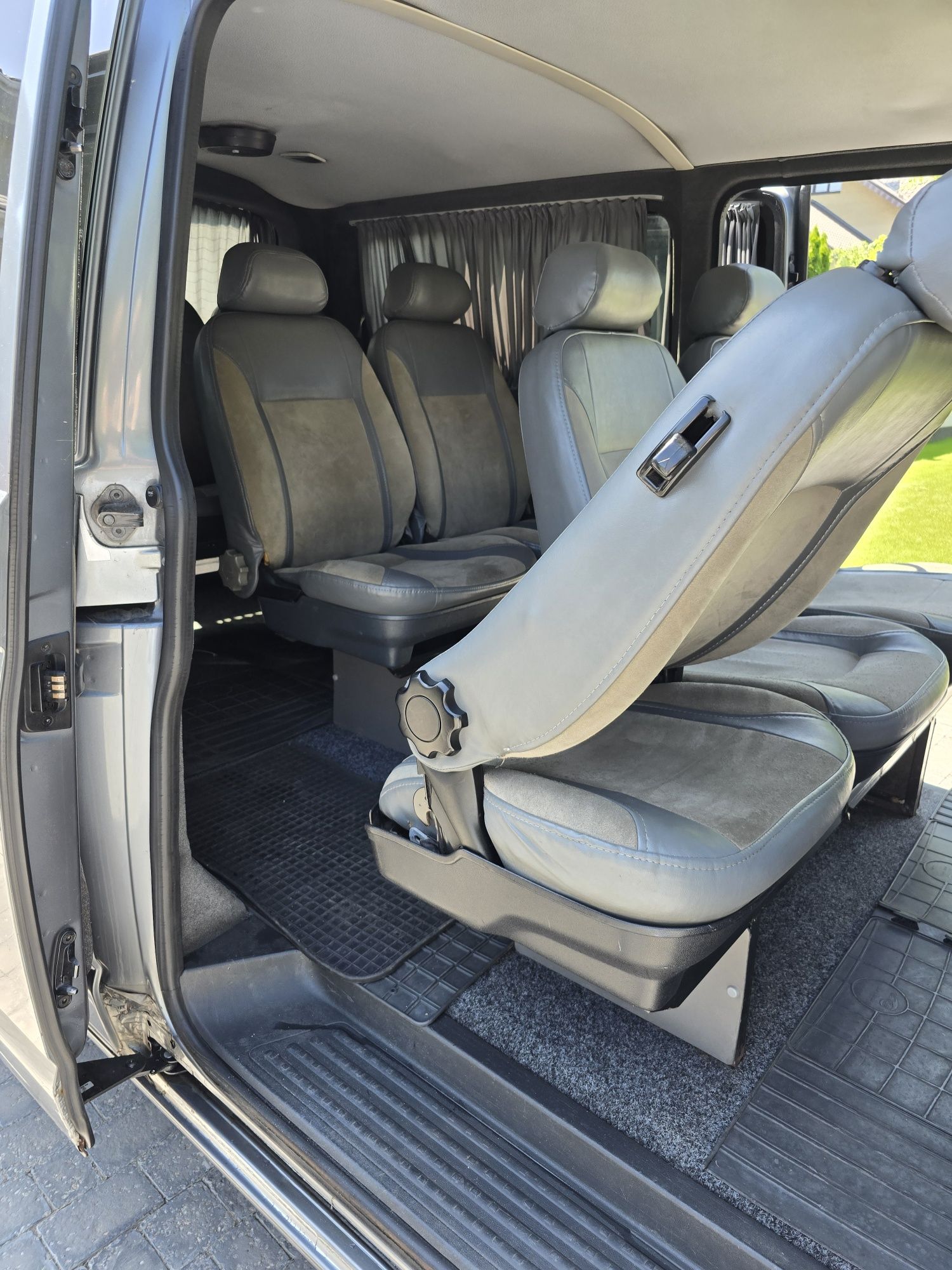 Продам Volkswagen Caravelle 9 мест