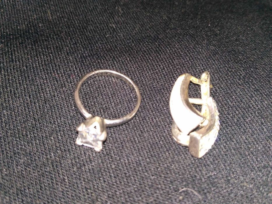 Продам серебряные серьги и кольцо