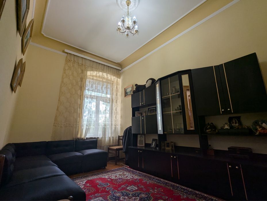 Продається велика квартира в центрі міста