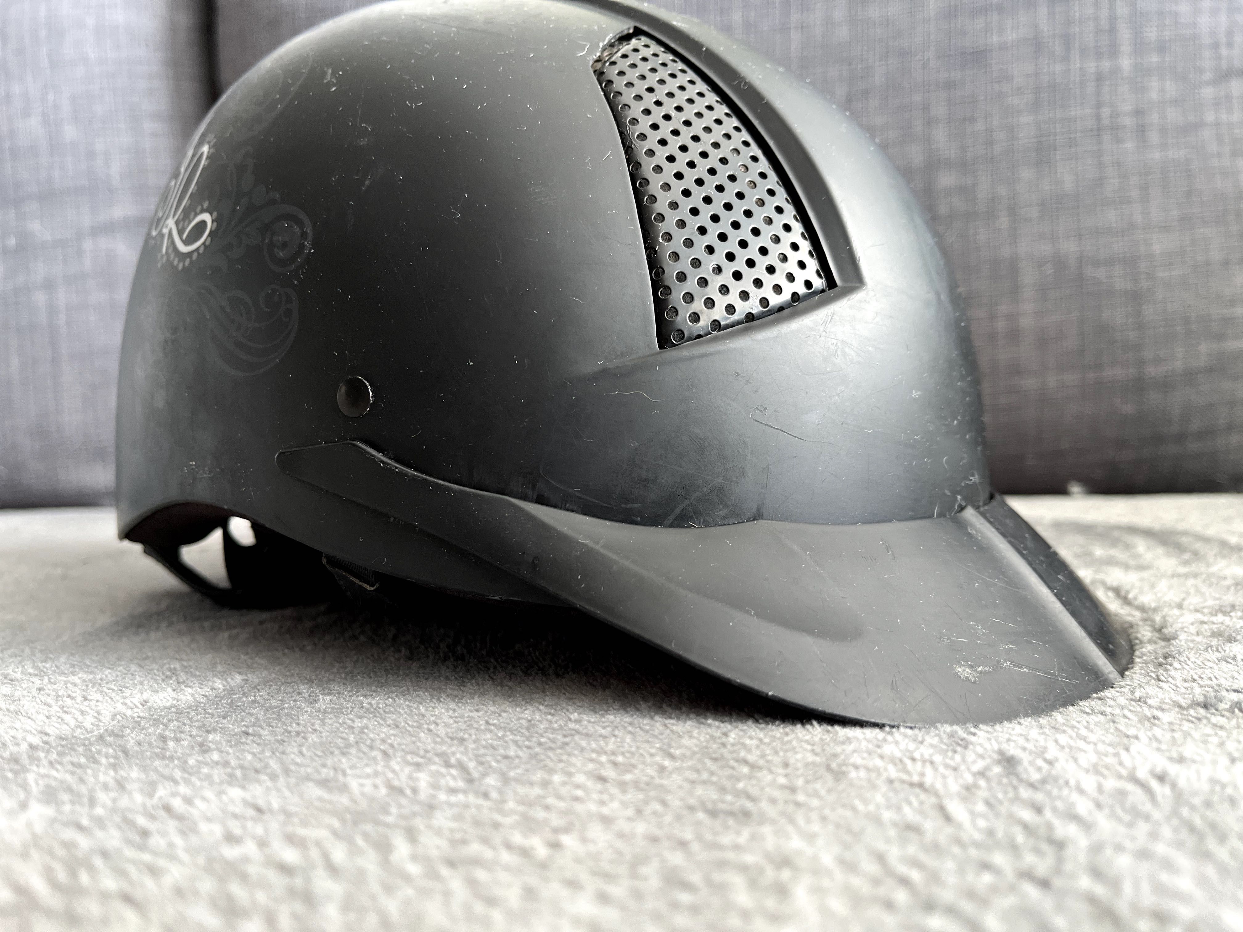 Kask jeździecki-toczek