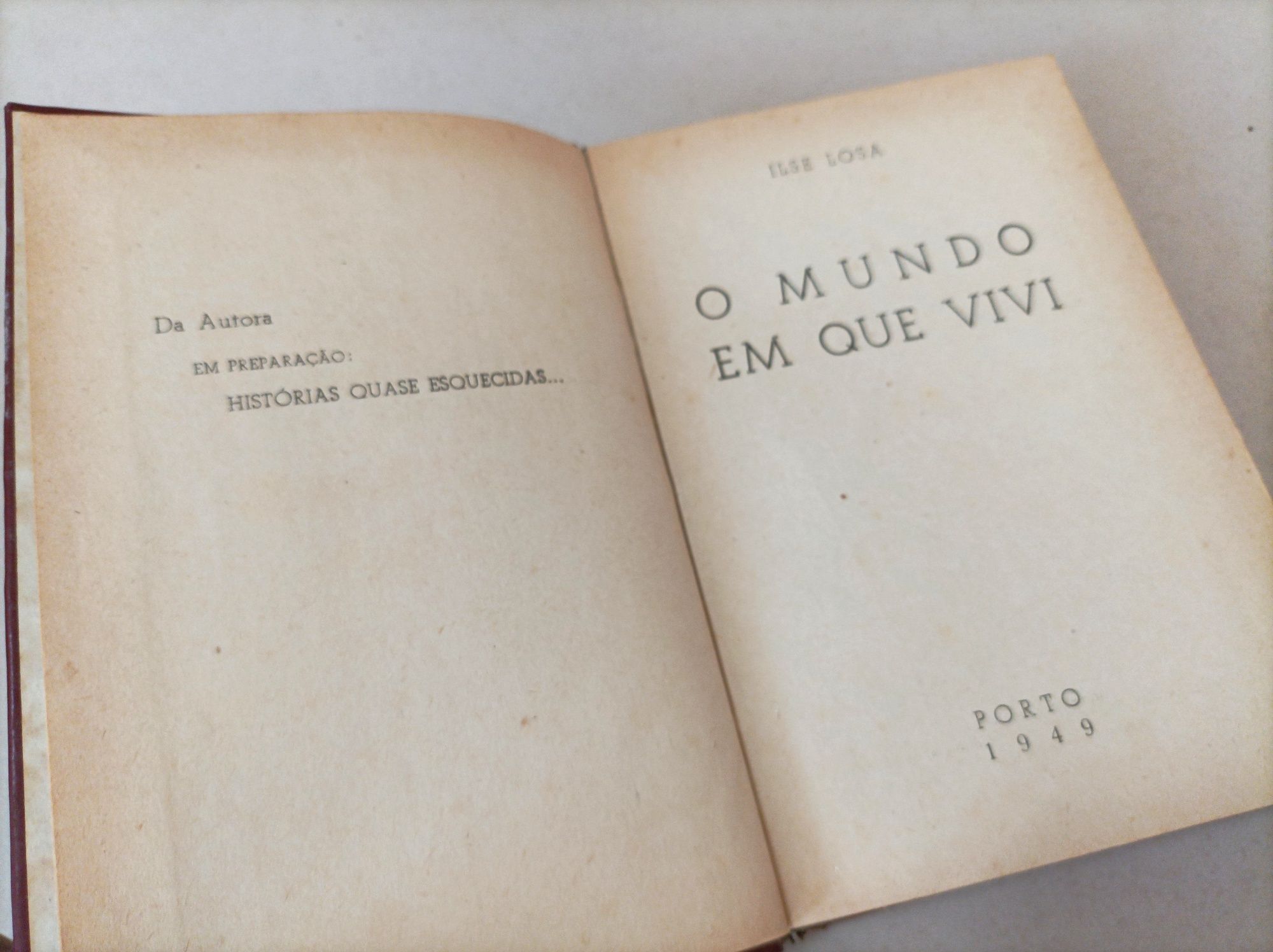 Livros com encadernação antiga